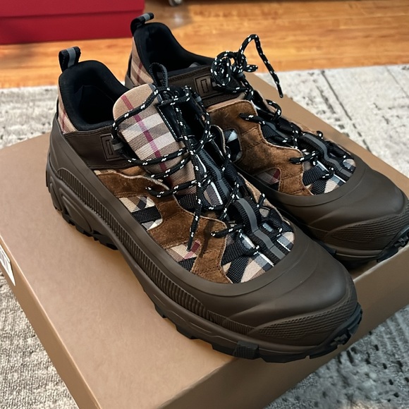 Burberry Men Leather Arthur Vintage Check Sneakers - Picture 4 of 13